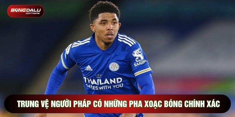 Trung vệ người Pháp có những pha xoạc bóng chính xác